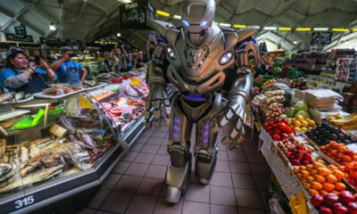 Ρομπότ μπήκε σε σούπερ μάρκετ για να ψωνίσει