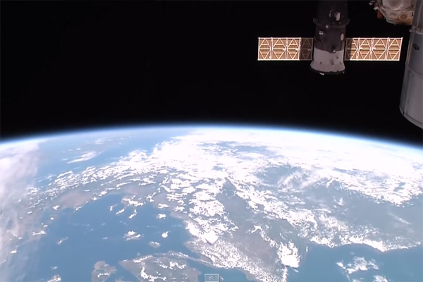 Η όμορφη εικόνα που κόβει την ανάσα: Δείτε πως φαίνεται η Ελλάδα από το διάστημα (Video)