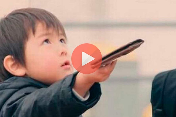 Τι κάνει ένα μικρό παιδί όταν βρίσκει ένα πορτοφόλι | Viral Βίντεο