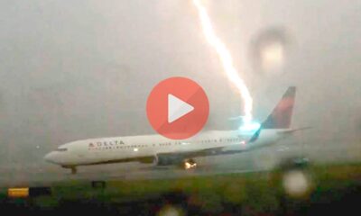 Κεραυνός χτυπάει αεροπλάνο ενώ έχει μέσα επιβάτες | Περίεργα Νέα και Περίεργες Ειδήσεις