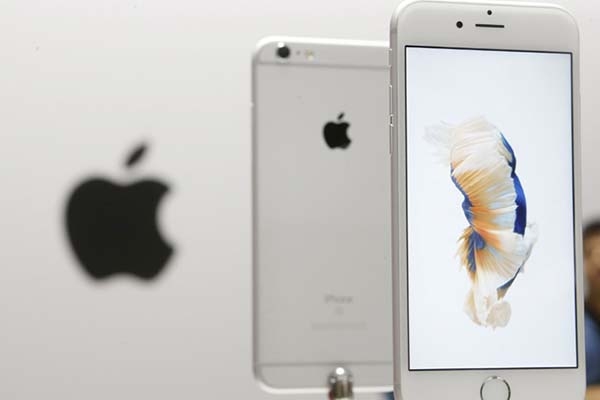 «Πολύ δυνατό» ξεκίνημα στις προπαραγγελίες για iPhone 6S και 6S Plus