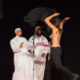 Γυμνόστηθες Femen διακόπτουν συνέδριο Μουσουλμάνων και τρώνε κλωτσιές