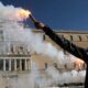 Guardian: Η κυβέρνηση του ΣΥΡΙΖΑ αντιμέτωπη με μαζική απεργία