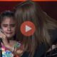 Συγκίνηση προκαλεί ένα βίντεο από το The Voice Kids, το οποίο δείχνει ένα 9χρονο κοριτσάκι από τη Συρία να λυγίζει ζητώντας ειρήνη στην πατρίδα της.