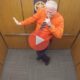 Σερίφηδες χορεύουν στο ασανσέρ | Viral Video