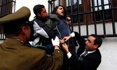 Χιλή: Συμπλοκή αστυνομικών με φοιτητές που «μπούκαραν» στο προεδρικό μέγαρο
