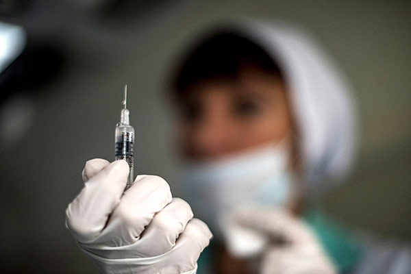 Αξιωματούχοι του τομέα της υγείας ελπίζουν να χρησιμοποιήσουν το εμβόλιο αυτό για να περιορίσουν τη νέα επιδημία που ξέσπασε στη ΛΔ Κονγκό | Διεθνείς Ειδήσεις