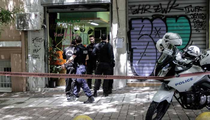 Πυροβόλησαν πέντε φορές Αλβανό κομμωτή στο κέντρο της Αθήνας