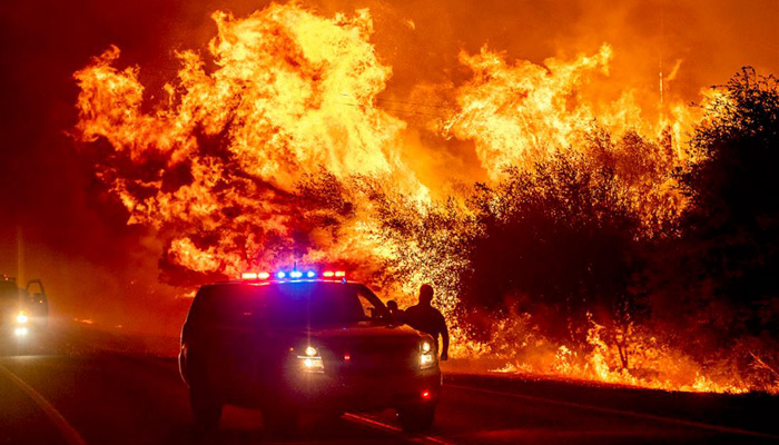 ΗΠΑ: Τρεις νεκροί από τις ανεξέλεγκτες πυρκαγιές στη βόρεια Καλιφόρνια