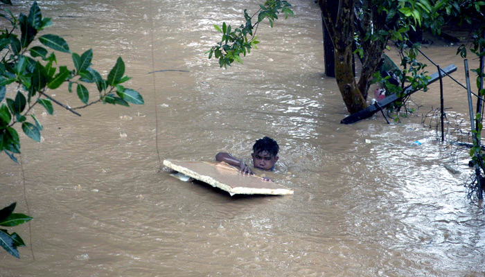 «Σάρωσε» τις Φιλιππίνες ο τυφώνας Μολάβε