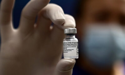 Μόσιαλος για το εμβόλιο: Μειώνει το ιικό φορτίο - Αβέβαιο αν εμποδίζει τη μετάδοση