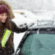 Αυτοκίνητο: Πώς φεύγει ο πάγος από το παρμπρίζ - Τι ΔΕΝ πρέπει να κάνεις!
