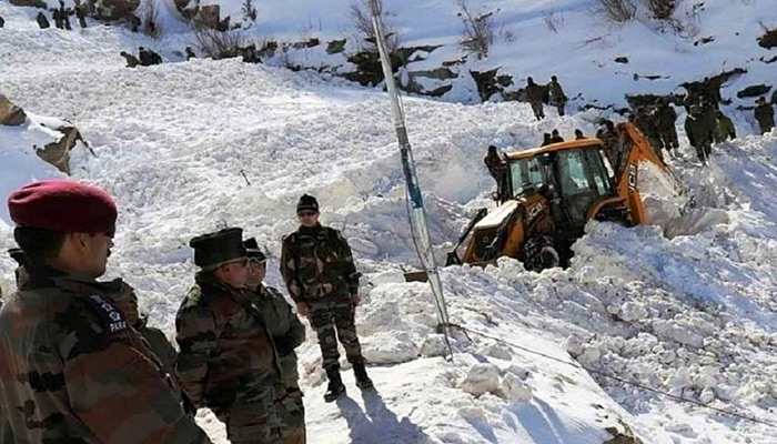 Οκτώ εργάτες νεκροί από χιονοστιβάδα στα Ιμαλάια