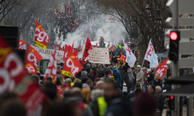 Χιλιάδες κόσμος διαδήλωσε ενάντια στην αύξηση του ορίου ηλικίας συνταξιοδότησης στην Γαλλία