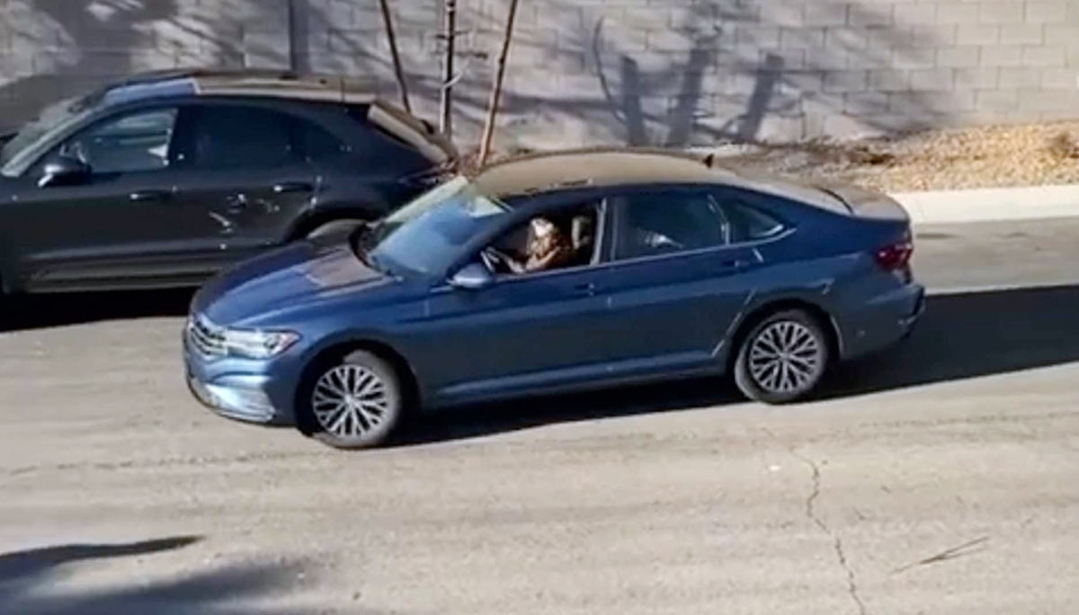 Δείτε στο βίντεο την υπερπροσπάθεια της γυναίκας οδηγού να παρκάρει το αυτοκίνητο της