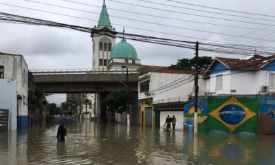 Οι κατολισθήσεις και οι πλημμύρες που σάρωσαν τη νοτιοανατολική Βραζιλία στοίχισαν τη ζωή σε τουλάχιστον 50 ανθρώπους, σύμφωνα με νεότερο απολογισμό των θυμάτων